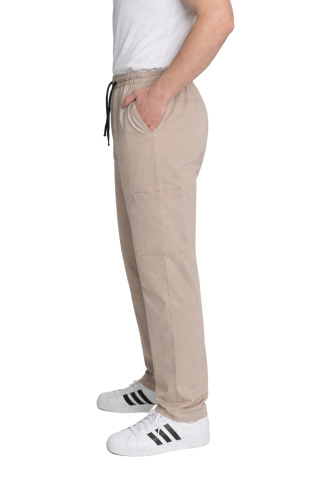 Spodnie medyczne męskie beżowe BASIC PREMIUM widok z boku.png